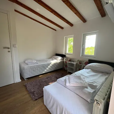Villa 4 Star *